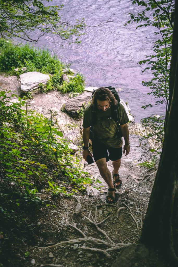 Trail next to the Semois river