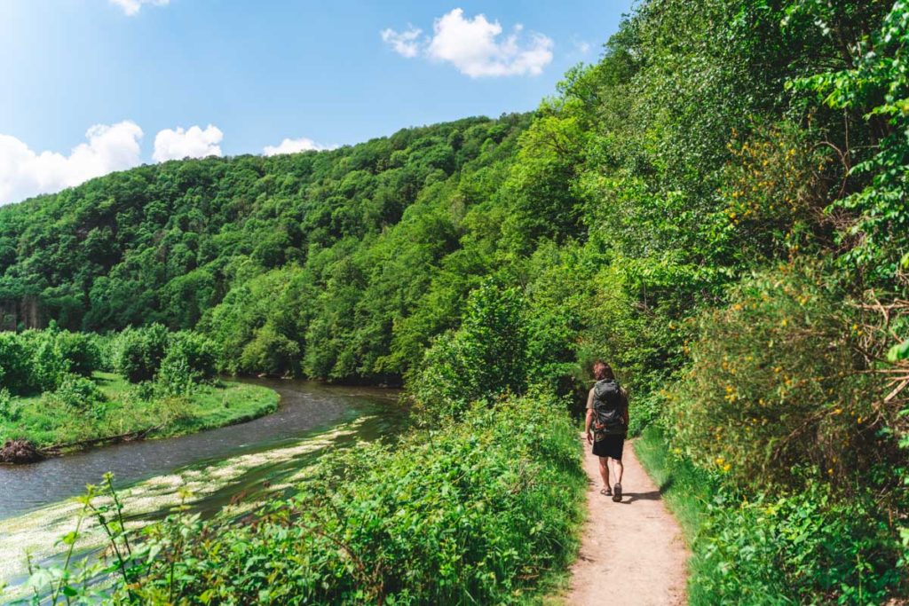 Walking next to the Semois river in Botassart