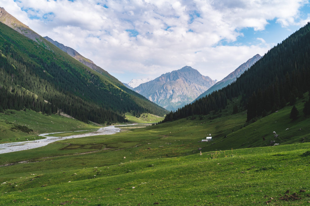 Altyn-Arashan river valley